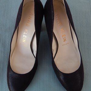 Anne Klein Black Textured Pumps
